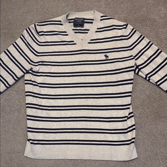 Abercrombie & Fitch Black and Cream V-Neck Sweater - Picture 1 of 8